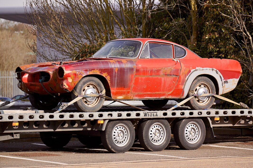 red-coupe-on-flatbed-trailer0