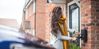 In What Modes does an Electric Car Charge the girl connects the car to the charger