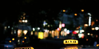 How to Find a Cheap Taxi from the Airport Anywhere in the World taxi cabs